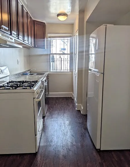 241 12th St NE #1 — Photo 3
