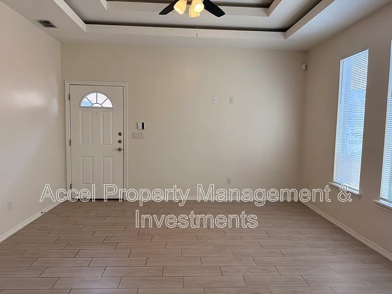 2 bed, 2.0 bath, 1348 sqft, $900 — Photo 2