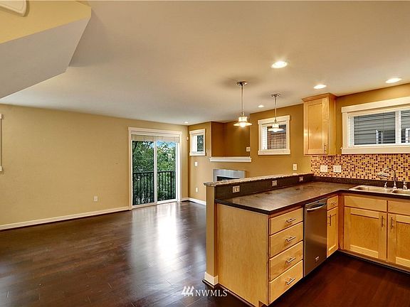3rd image of 12546 35th Ave NE APT B