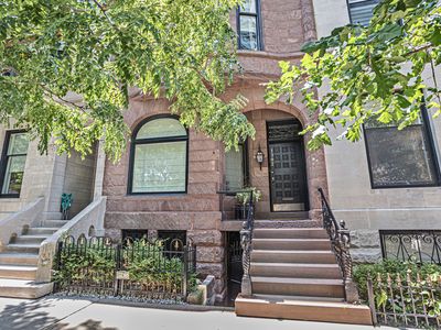 1302 N Ritchie Ct, Chicago, IL, 60610