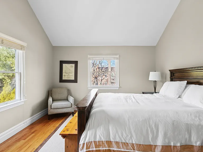 18 Cowhill Ln — Photo 8