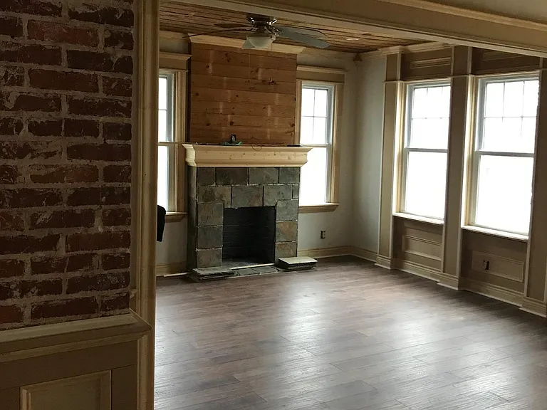 1212 S Broadway Ave — Photo 4