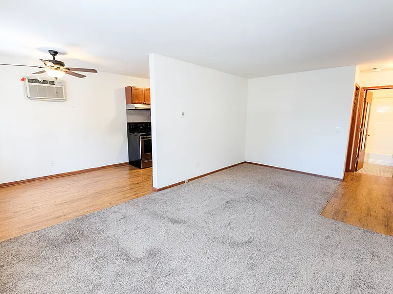 Emerson Apartments | 2537 — Photo 15
