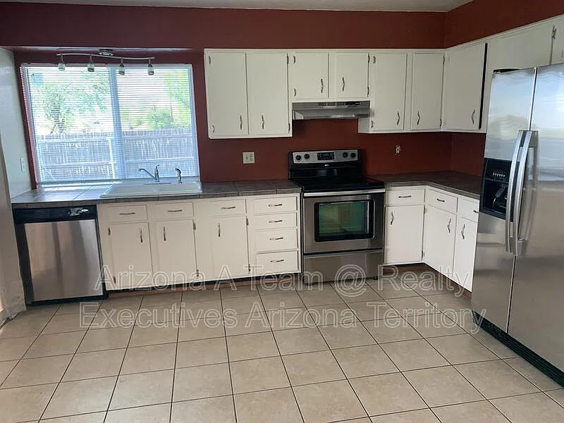 3 bed, 2.0 bath, 1140 sqft, $1,695 — Photo 4