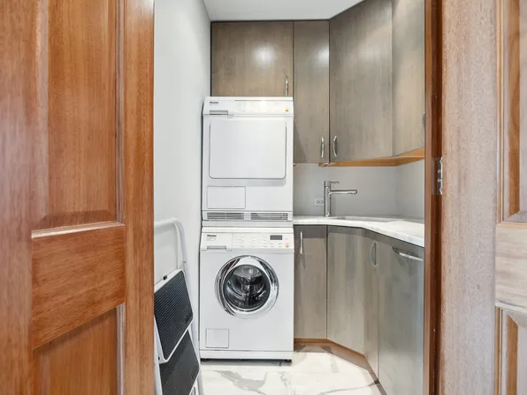 215 East 96th Street image 12 of 20