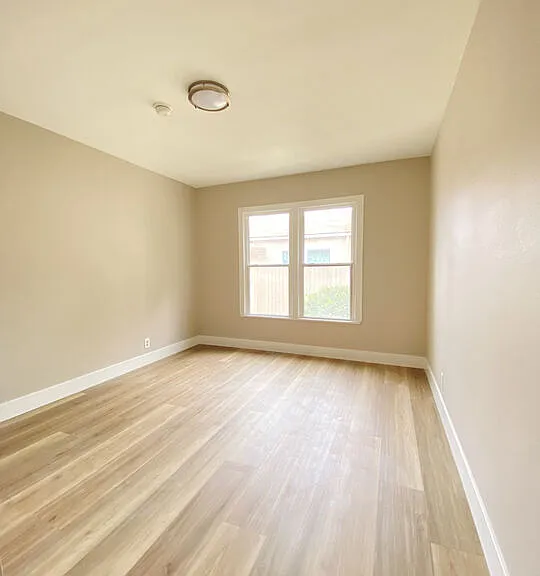 2620 S Barrington Ave — Photo 15