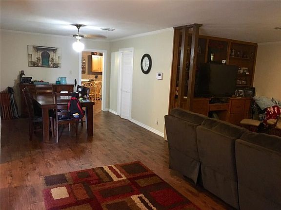 3rd image of 902 S La Salle Dr
