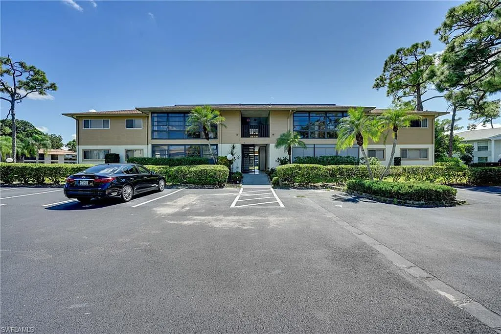 3 bed, 2.0 bath, 1072 sqft, $1,600 — Photo 2