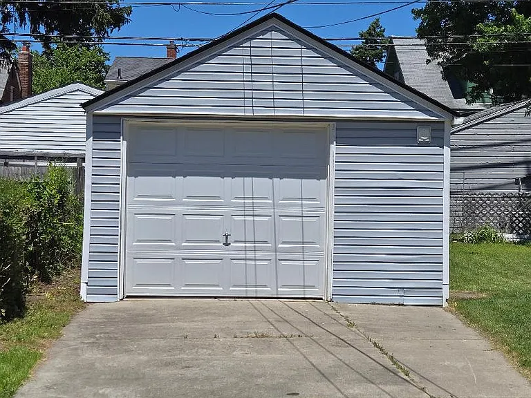 251 Spencer St — Photo 5