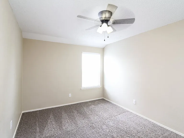 2024 Northridge Dr — Photo 10