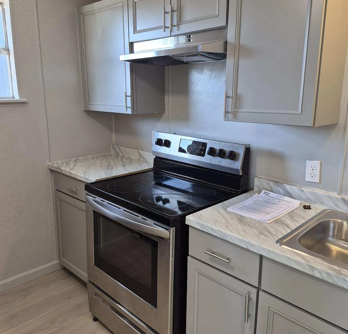 2 bed, 572 sqft, $775 — Photo 2