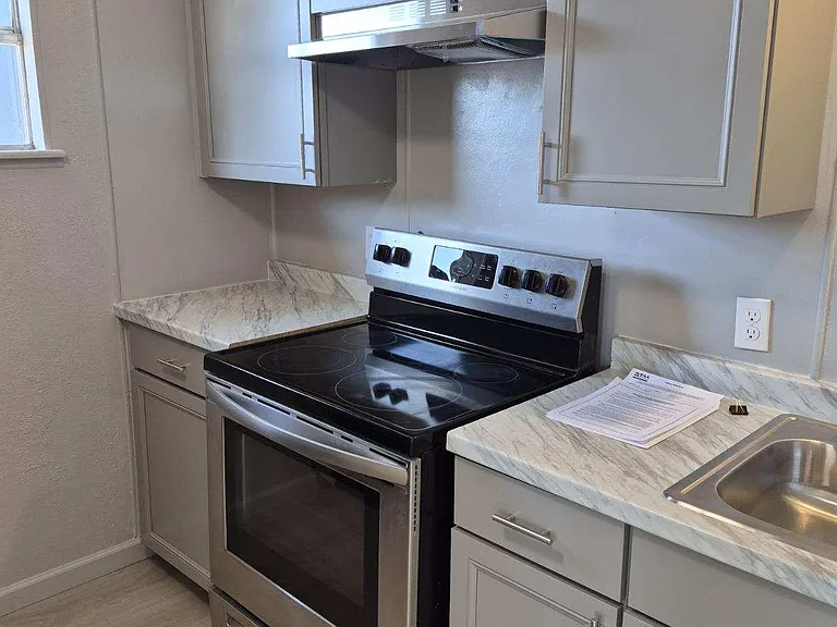 710 E Avenue G #7 — Photo 9