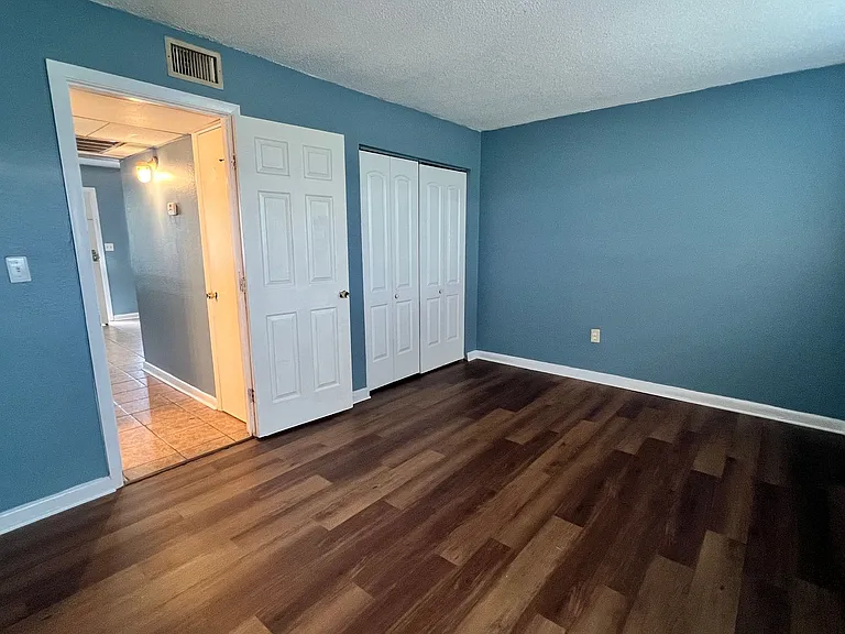 1030 W Walnut St — Photo 19