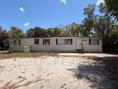 8205 Suncoast Dr Photo 1