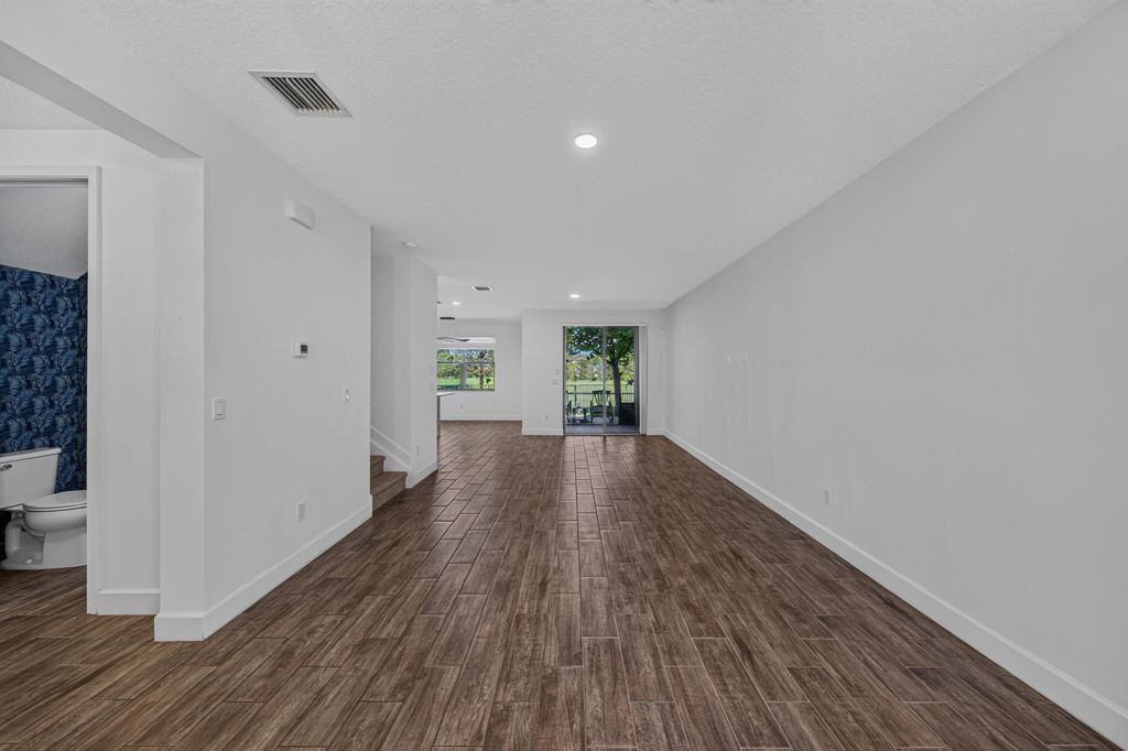 295 NW 33RD Lane, photo 4