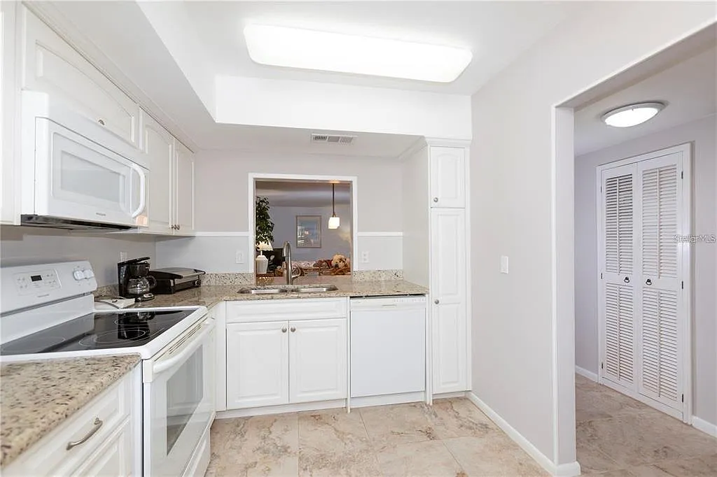 2 bed, 2.0 bath, 1550 sqft, $1,700 — Photo 3