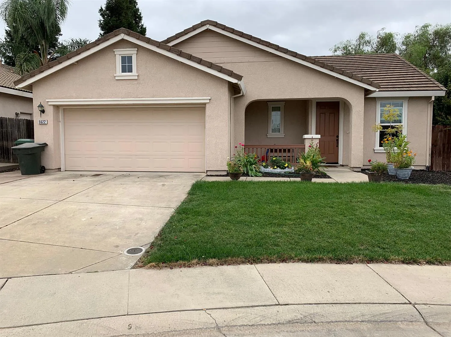 5622 Ridgepoint Dr photo 1