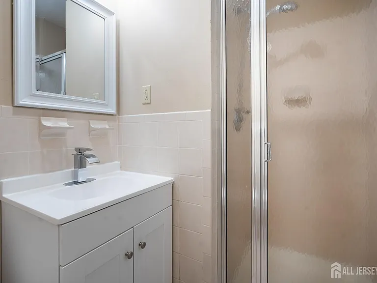 4410 Birchwood Ct — Photo 13