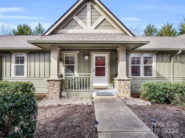 302 Fox Den Ct, Hendersonville, NC 28792