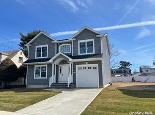 535 Decatur St, Uniondale, NY 11553