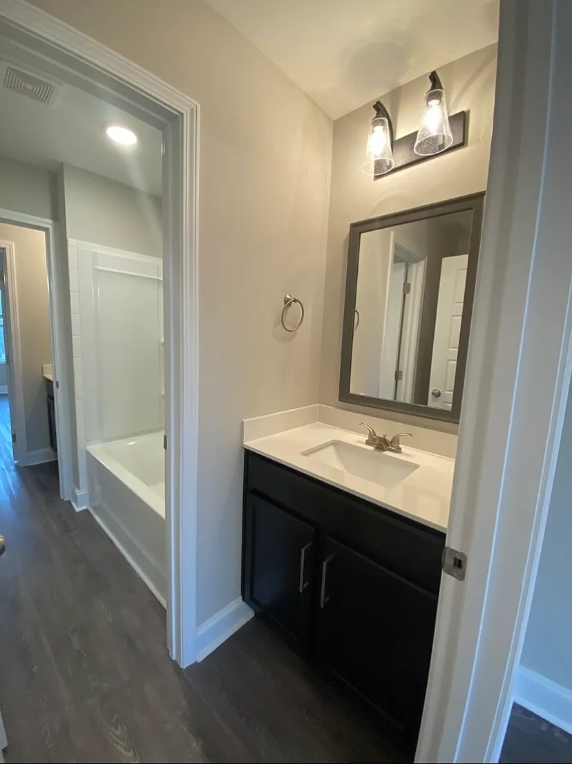 1024 Glenkirk Drive - C — Photo 3
