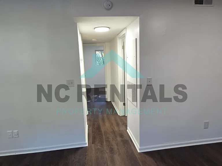 2559 Green Oaks Ct #B — Photo 8