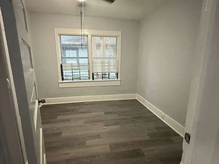1144 E 18th St — Photo 12
