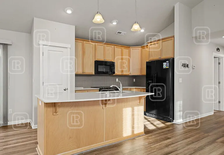 2211 N Oakland Ln — Photo 17