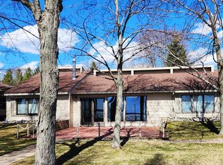 997 Long Point Dr, Houghton Lake, MI 48629