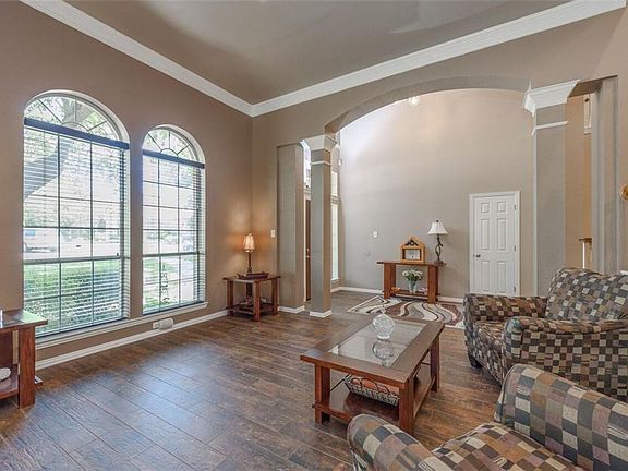 5th image of 3209 Hawthorne Ct