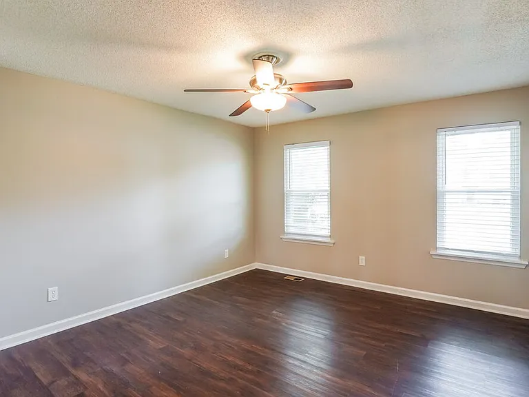 1506 Ashlawn Dr — Photo 9