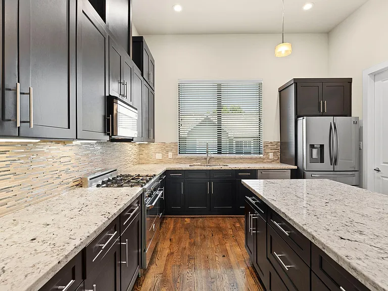 1212 W Dallas St — Photo 10