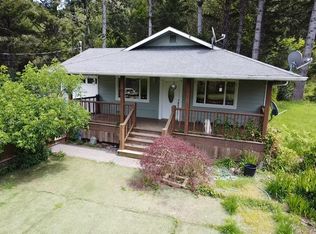 129 Beach Rd, Whitethorn, CA 95589