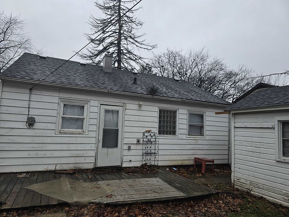 2nd image of 1107 N Sunset Ave