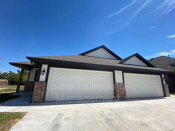 2nd image of 5220 Oakwood Villas Ct