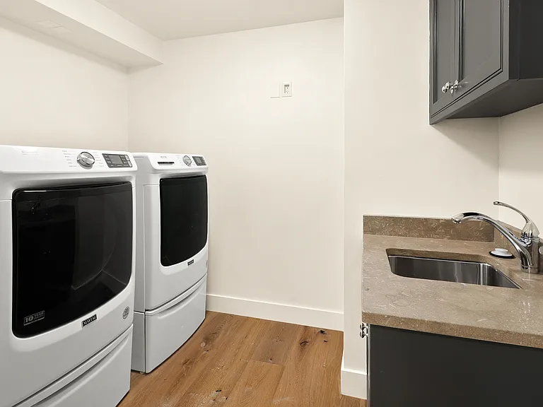 10630 NE 9th Pl #10 — Photo 32