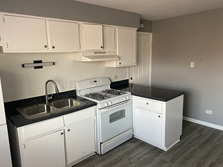 74 Yates Ave #3S — Photo 10