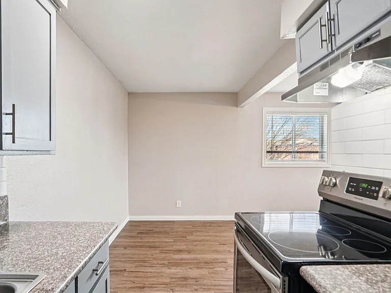 Loft on Louise — Photo 8