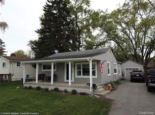 931 Brighton Lake Rd, Brighton, MI 48116