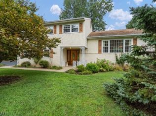 17 Oxford Dr, East Hanover, NJ 07936