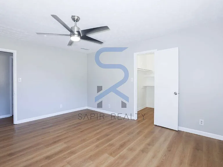 320 Sprucewood Ct — Photo 7