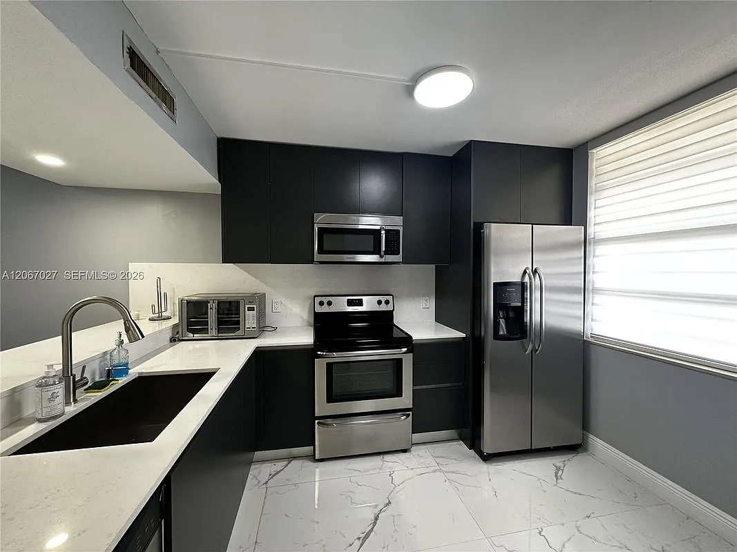 2 bed, 2.0 bath, 1385 sqft, $2,950 — Photo 1