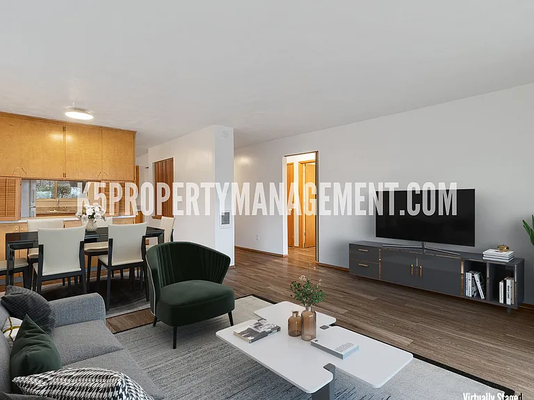 Town and Country Apartments — Photo 1