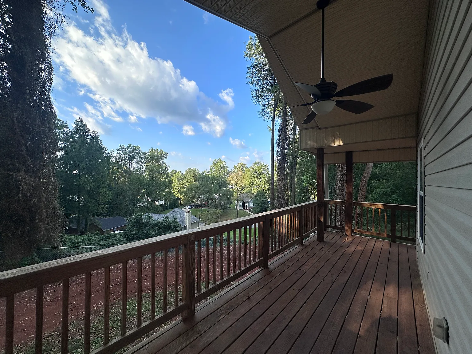 5 bed, 2300 sqft, $1,190 — Photo 4