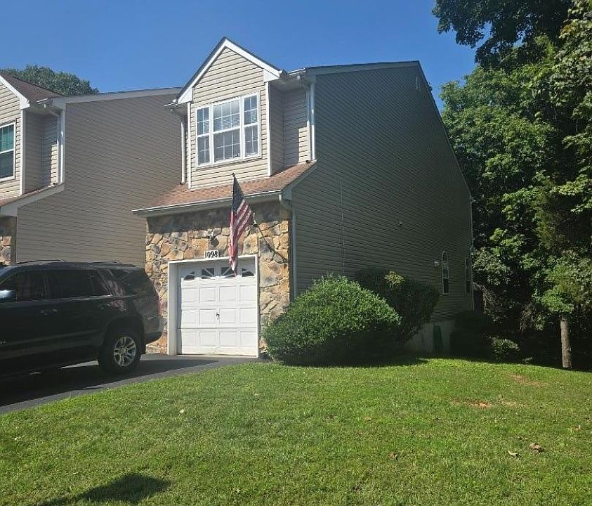 1st image of 1098 Oakcroft Ln
