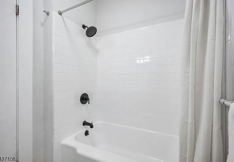 44 Gates Ave #2 — Photo 20