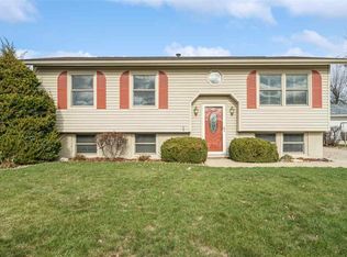 3620 Western Pine Dr NE, Cedar Rapids, IA 52402