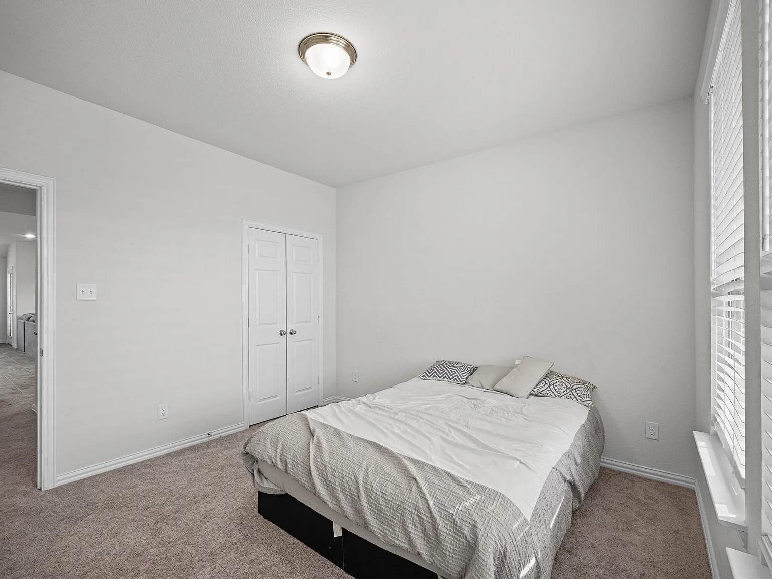 3 bed, 1581 sqft, $2,000 — Photo 3