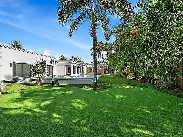 391 W Riverside Dr — Photo 15