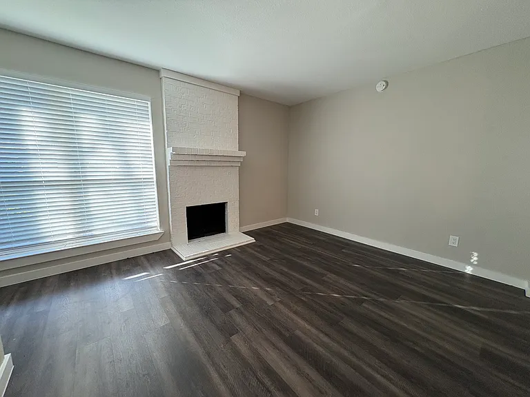 206 Rolling Hills Pl — Photo 3